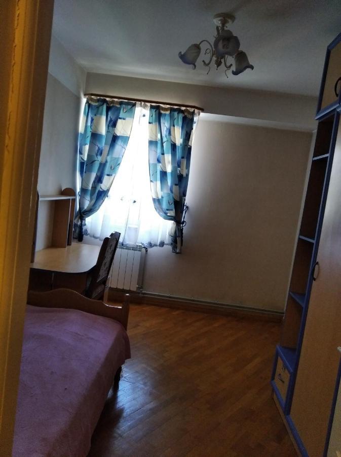 3 Room Apartment In Small Center Of Єреван Екстер'єр фото