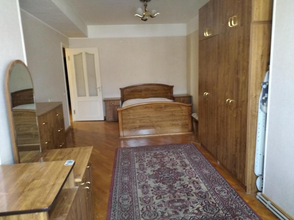 3 Room Apartment In Small Center Of Єреван Екстер'єр фото
