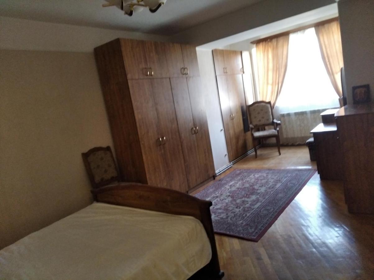 3 Room Apartment In Small Center Of Єреван Екстер'єр фото