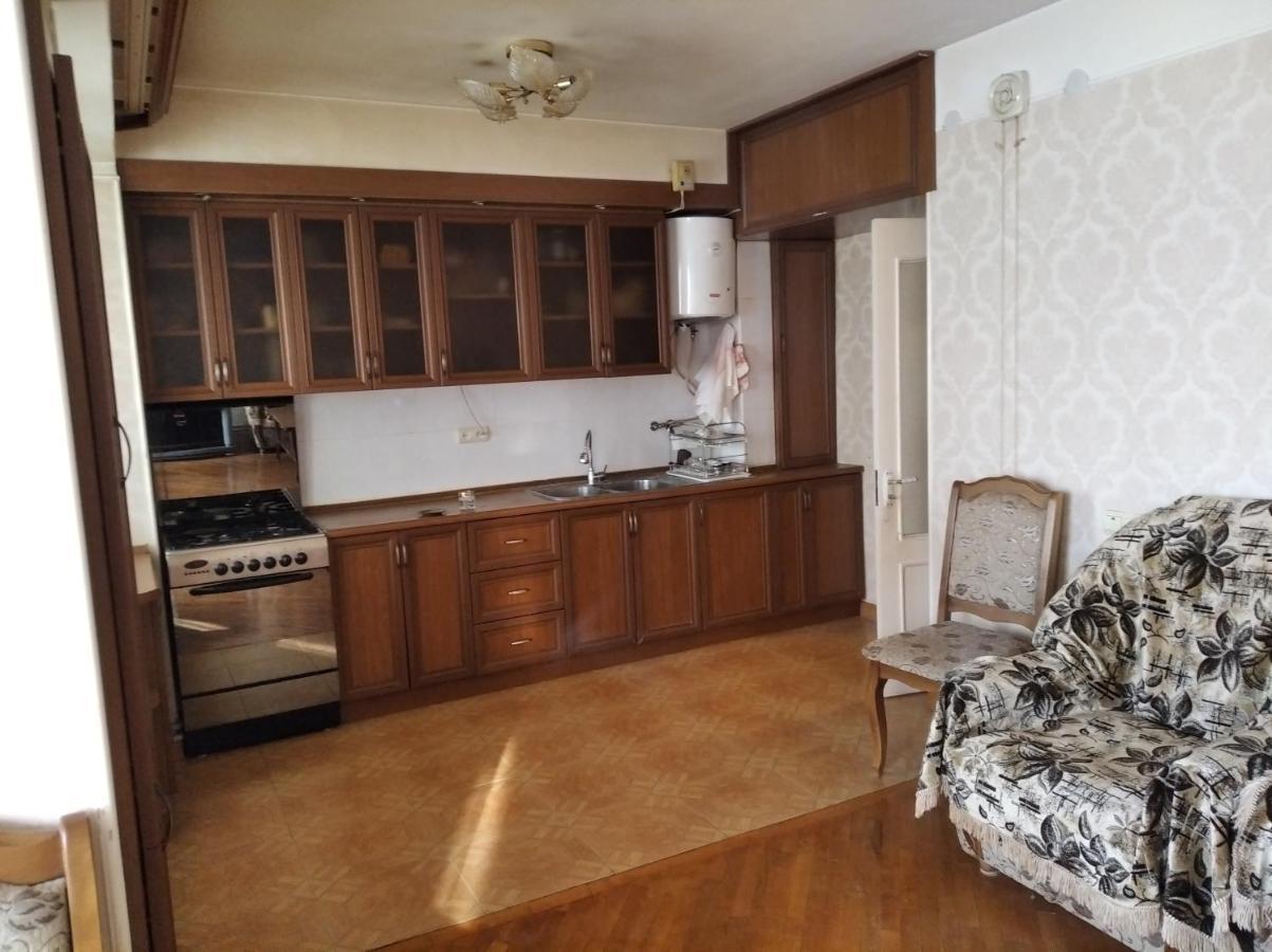 3 Room Apartment In Small Center Of Єреван Екстер'єр фото