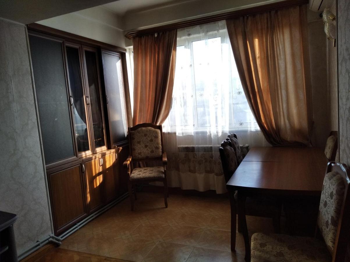 3 Room Apartment In Small Center Of Єреван Екстер'єр фото