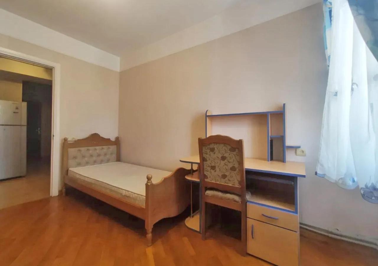 3 Room Apartment In Small Center Of Єреван Екстер'єр фото