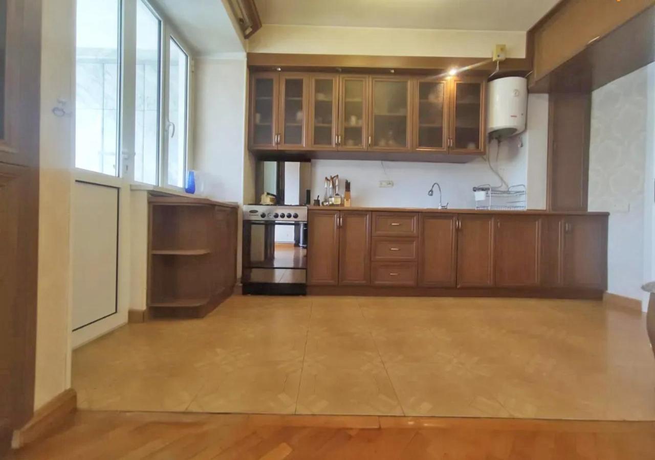 3 Room Apartment In Small Center Of Єреван Екстер'єр фото