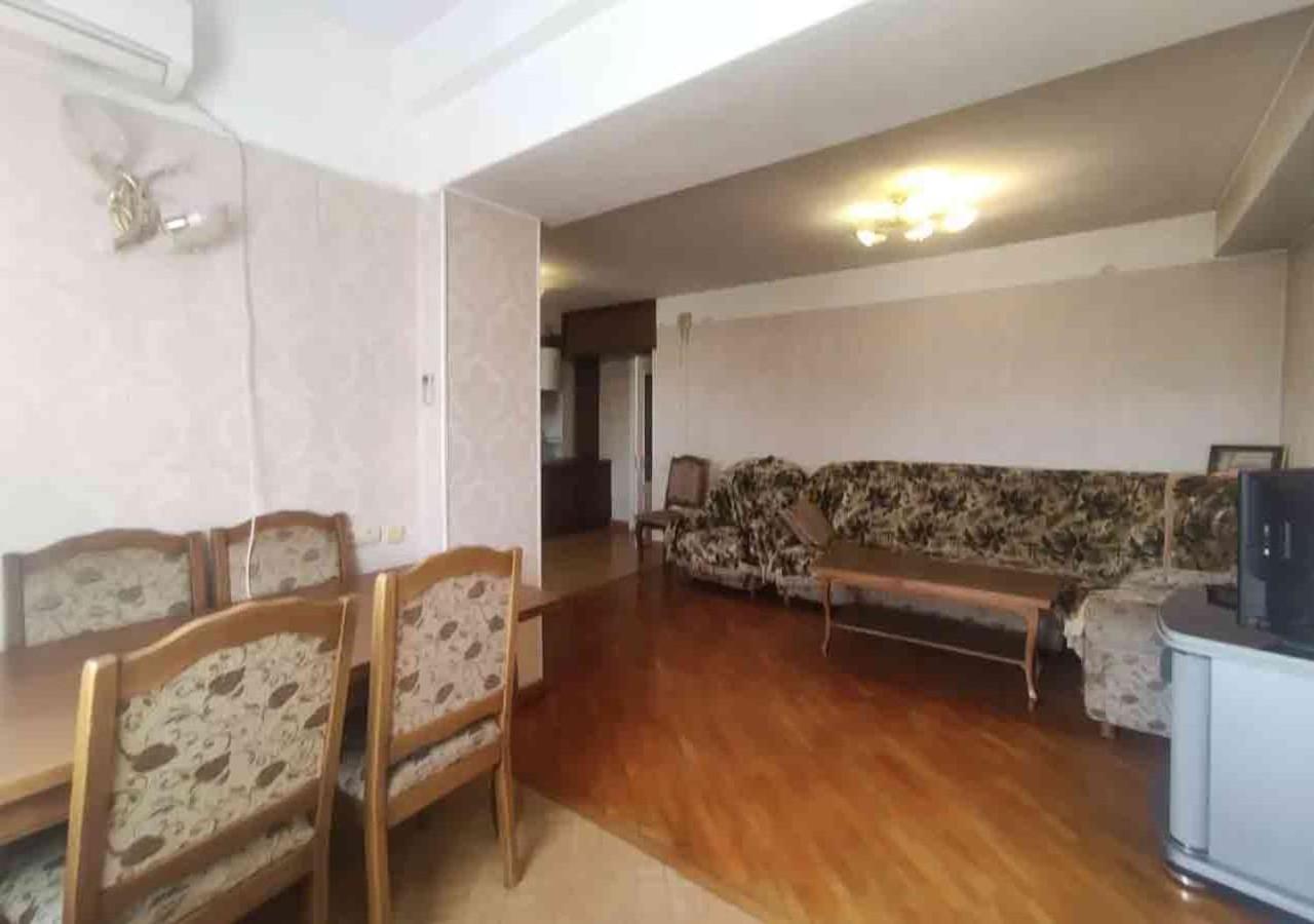 3 Room Apartment In Small Center Of Єреван Екстер'єр фото